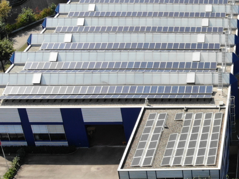 Solaranlage Nahaufnahme Produktionshalle 1 GROB AG